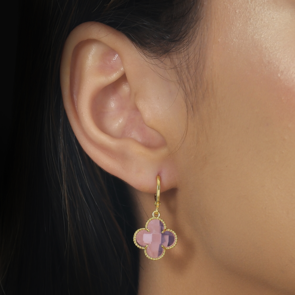Brinco Dourado de Trevo com Zircônia Rosa - Imagem 2